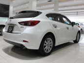 Chính chủ cần bán Mazda 3 2017 bản hatchback màu trắng, số tự động, full option