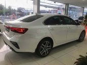 Bán xe Kia Cerato 1.6 MT 2019, màu trắng, giá chỉ 559 triệu xe mới 100%