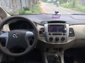 Cần bán Toyota Innova năm sản xuất 2015, màu xanh lam xe nguyên bản