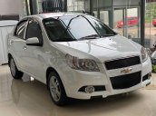 Bán Chevrolet Aveo đời 2018, màu trắng, xe nhập số sàn, mới 98%