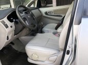 Cần bán xe Toyota Innova đời 2015, màu bạc xe nguyên bản