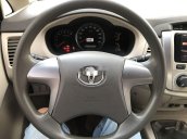 Cần bán xe Toyota Innova đời 2015, màu bạc xe nguyên bản