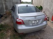 Cần bán lại xe Toyota Vios đời 2011, màu bạc