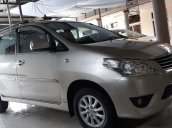 Bán ô tô Toyota Innova sản xuất năm 2014, màu bạc xe gia đình