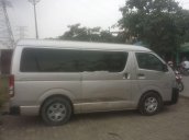 Bán Toyota Hiace đời 2005, màu bạc, 6 chỗ giá cạnh tranh