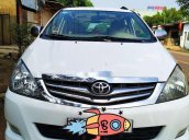 Cần bán gấp Toyota Innova sản xuất 2008, màu trắng xe gia đình, giá chỉ 300 triệu