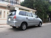 Bán xe Toyota Innova 2011, màu bạc, xe gia đình