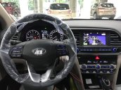 Hyundai Elantra tăng tốc đến tương lai, giảm 50% thuế trước bạ
