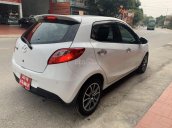 Bán xe Mazda 2 năm sản xuất 2012, màu trắng, giá rẻ