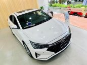 Bán ô tô Hyundai Elantra 2019, màu trắng, 554 triệu nội thất đẹp.