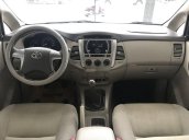 Cần bán gấp Toyota Innova 2.0E năm 2014, màu bạc, giá chỉ 530 triệu