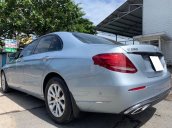 Cần bán gấp Mercedes E200  AT sản xuất 2018 số tự động