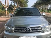 Bán Toyota Fortuner đời 2011, màu bạc, xe gia đình