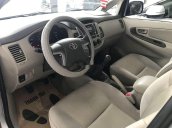 Cần bán gấp Toyota Innova 2.0E năm 2014, màu bạc, giá chỉ 530 triệu