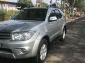 Bán Toyota Fortuner đời 2011, màu bạc, xe gia đình