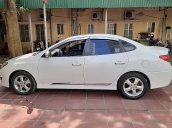 Cần bán Hyundai Avante năm sản xuất 2011, màu trắng giá hợp lý