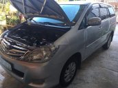 Cần bán Toyota Innova đời 2010, màu bạc còn mới