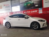 Cần bán lại xe Hyundai Elantra MT đời 2017, màu trắng 