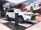 Bán Mitsubishi Outlander 2019, màu trắng, giao xe nhanh