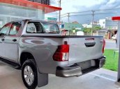 Bán xe Toyota Hilux năm sản xuất 2019, màu bạc, nhập khẩu, mới 100%