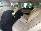 Cần bán xe Lexus ES sản xuất năm 2016, màu vàng, nhập khẩu còn mới