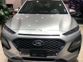 Cần bán xe Hyundai Kona sản xuất năm 2019, màu bạc, 606tr