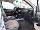 Bán xe Toyota Hilux năm sản xuất 2019, màu bạc, nhập khẩu, mới 100%