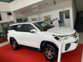 Bán Toyota Fortuner năm 2019, màu trắng, giao xe nhanh