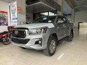 Bán Toyota Hilux đời 2019, màu bạc, nhập khẩu