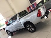 Bán Toyota Hilux đời 2019, màu bạc, nhập khẩu