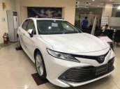 Bán Toyota Camry sản xuất năm 2019, màu trắng, xe nhập. Giao ngay