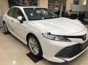 Bán Toyota Camry sản xuất năm 2019, màu trắng, xe nhập. Giao ngay