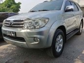 Bán Toyota Fortuner đời 2011, màu bạc, giá tốt