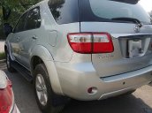 Bán Toyota Fortuner đời 2011, màu bạc, giá tốt