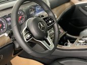 Bán ô tô Mercedes E200 sản xuất 2018, màu trắng như mới