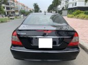 Cần bán xe Mercedes E class đời 2006, màu đen còn mới, 390tr