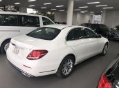 Bán ô tô Mercedes E200 sản xuất 2018, màu trắng như mới