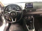 Bán Mazda 2 đời 2018, màu trắng còn mới