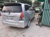 Cần bán xe Toyota Innova sản xuất 2011, màu bạc xe gia đình 