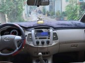 Cần bán xe Toyota Innova năm 2015, màu bạc