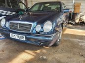 Bán ô tô Mercedes E230 đời 1997, nhập khẩu, màu xanh