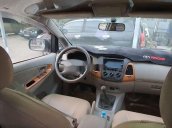 Cần bán xe Toyota Innova sản xuất 2011, màu bạc xe gia đình 