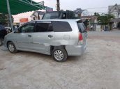 Cần bán xe Toyota Innova sản xuất 2011, màu bạc xe gia đình 