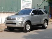 Bán ô tô Toyota Fortuner V năm sản xuất 2011, màu bạc còn mới, giá tốt