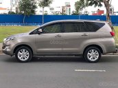 Cần bán gấp Toyota Innova 2.0E đời 2017 xe gia đình