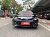 Cần bán gấp Toyota Camry đời 2016, màu đen còn mới