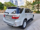 Cần bán gấp Toyota Fortuner 2010, màu bạc còn mới, 410tr