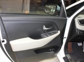 Bán Kia Rondo GAT -2018, màu trắng, xe chính chủ 599tr