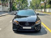 Bán xe Mercedes E300 AMG 2017, màu đen, chạy lướt