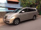 Cần bán lại xe Toyota Innova 2.0E năm 2016, màu vàng, số sàn